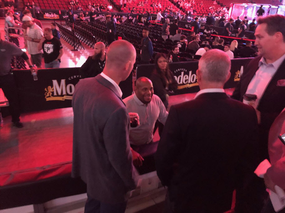 Những hình ảnh từ UFC 238: Henry Cejudo vs Marlon Moraes Những hình ảnh từ UFC 238: Henry Cejudo vs Marlon Moraes
